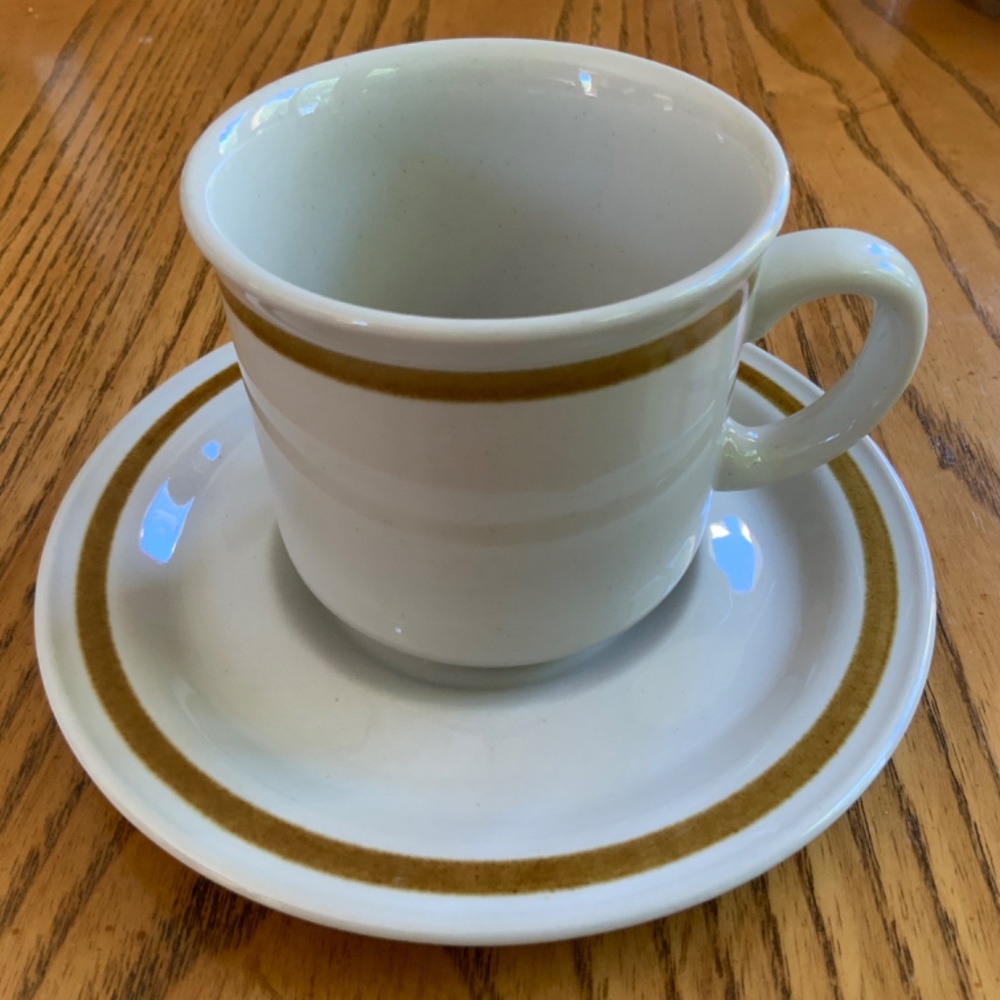 Vintage Set of 7 Stoneware Cups and Saucers Cream and Brown - Picture 5 of 7